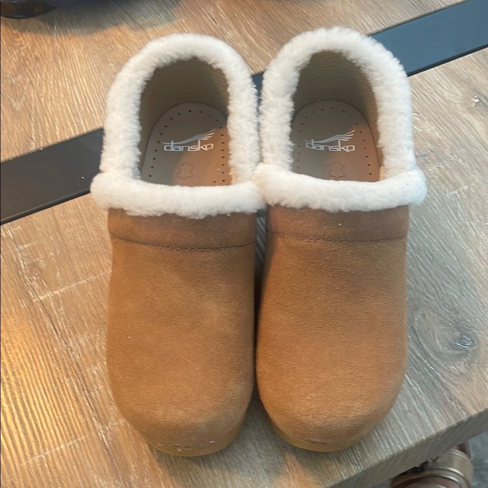 NEVER WORN. Brand new condition. Size 8 (38) Brown Suede Clogs with Cream Fur